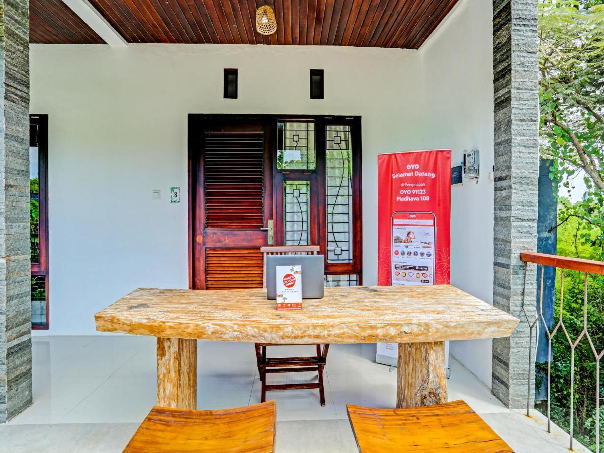 Oyo 91123 Madhava 108 Hotel Ungasan Exterior foto